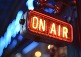 تابلوی ON AIR در استودیوی تکتا